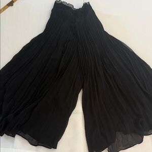 Zara Elegant Black Pleated Women's Culotte Pants. Size XS